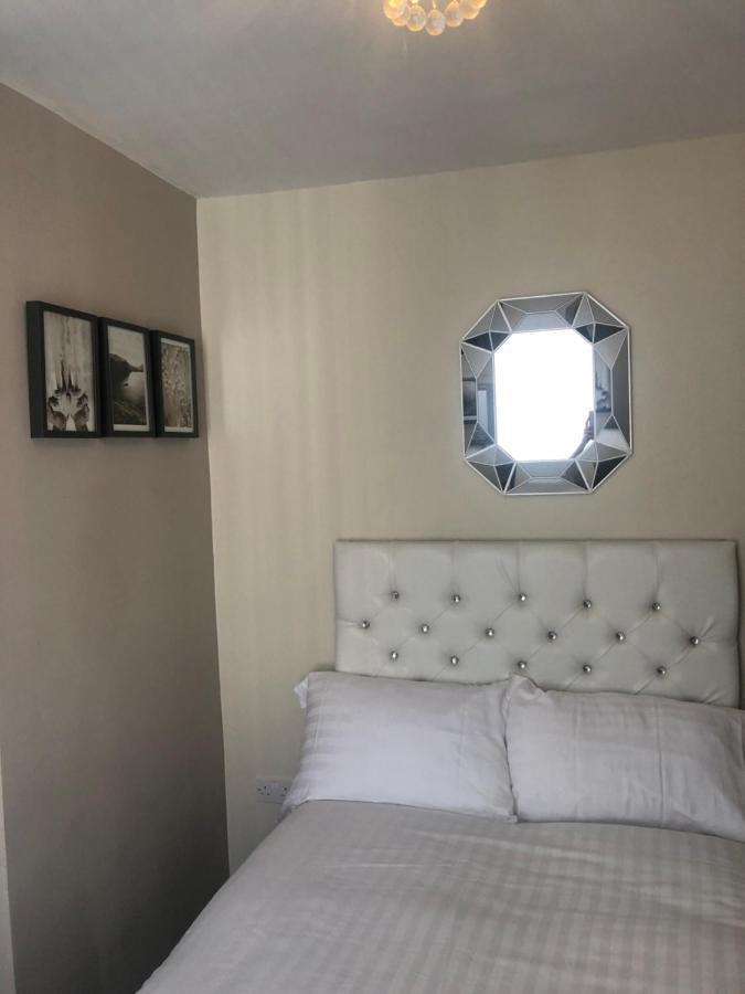 3 Double Bed Brittania Styled Central Home Near Lfc Sleeps 6 With Free Business Super Fast Fibre Broadband Liverpool Extérieur photo