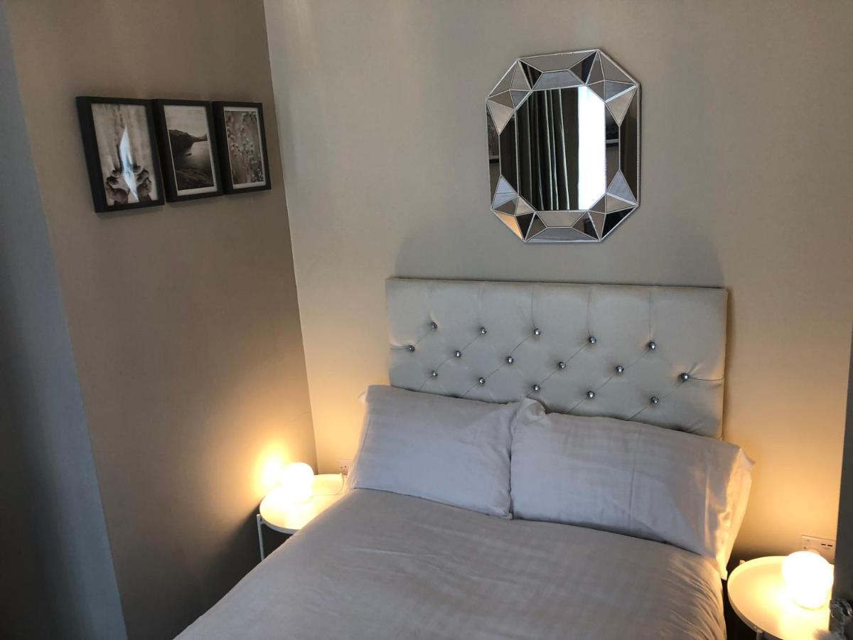 3 Double Bed Brittania Styled Central Home Near Lfc Sleeps 6 With Free Business Super Fast Fibre Broadband Liverpool Extérieur photo