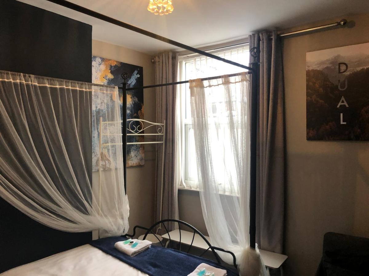 3 Double Bed Brittania Styled Central Home Near Lfc Sleeps 6 With Free Business Super Fast Fibre Broadband Liverpool Extérieur photo