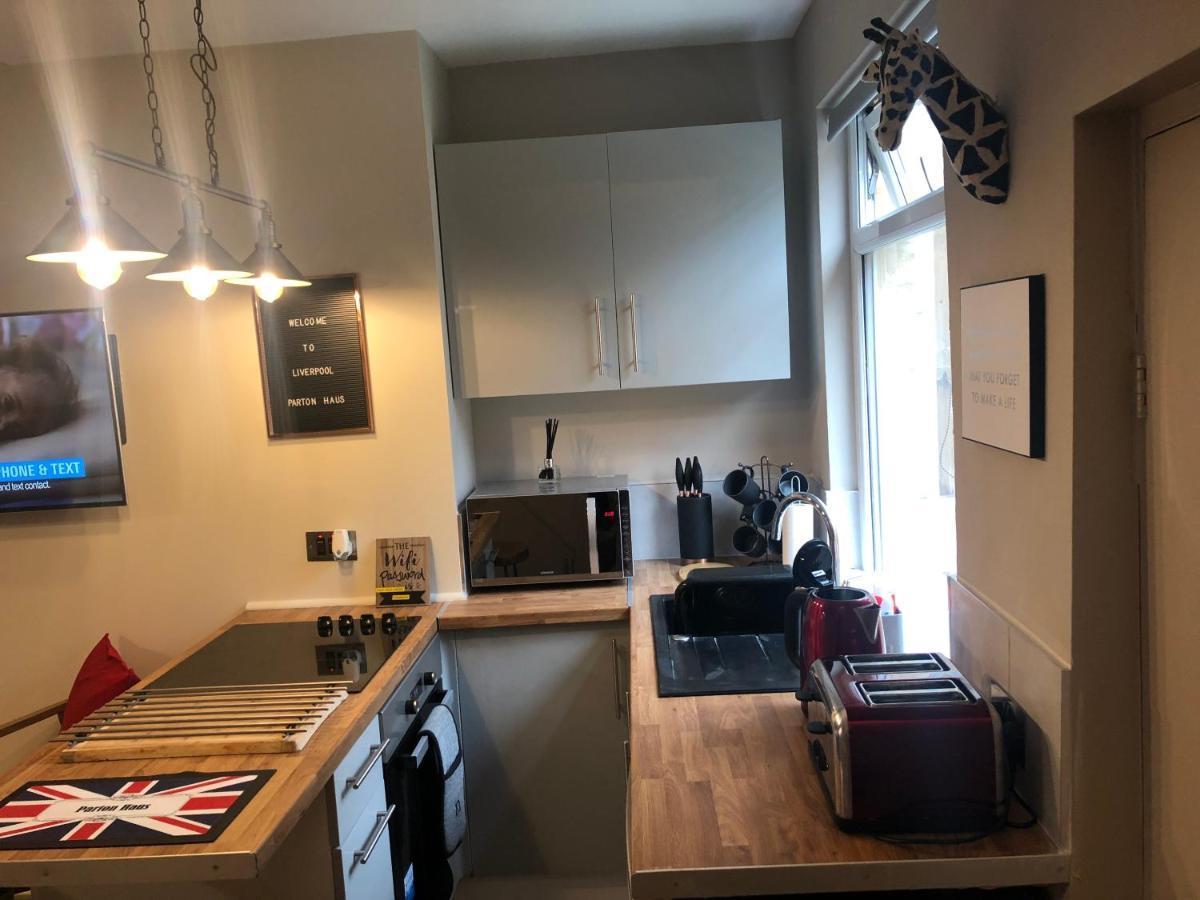 3 Double Bed Brittania Styled Central Home Near Lfc Sleeps 6 With Free Business Super Fast Fibre Broadband Liverpool Extérieur photo