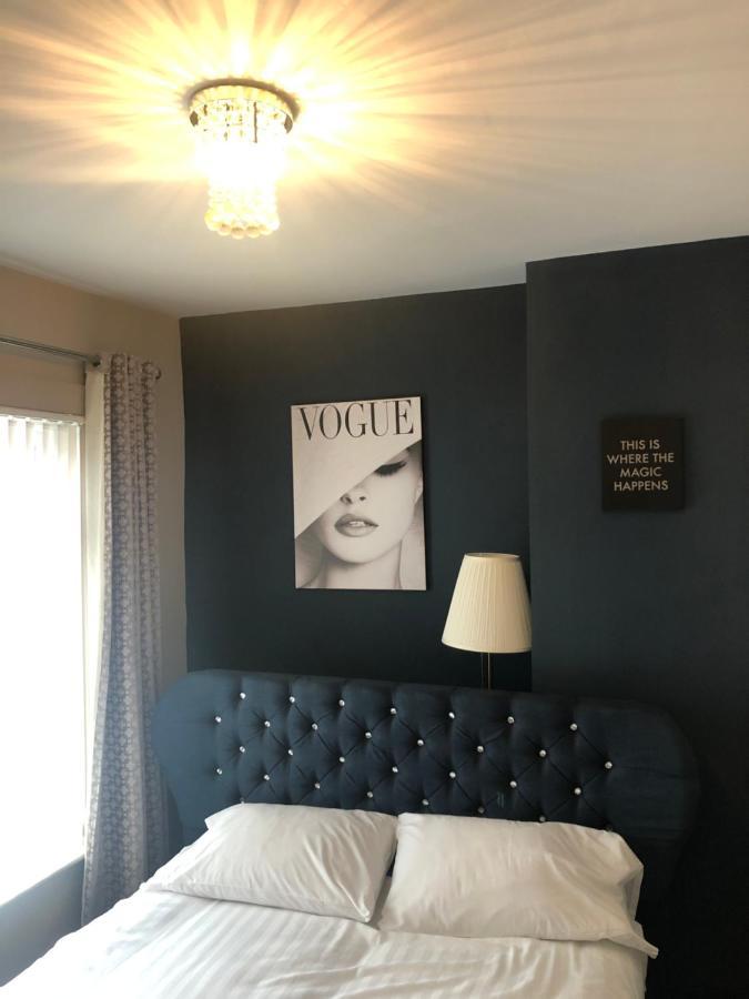 3 Double Bed Brittania Styled Central Home Near Lfc Sleeps 6 With Free Business Super Fast Fibre Broadband Liverpool Extérieur photo