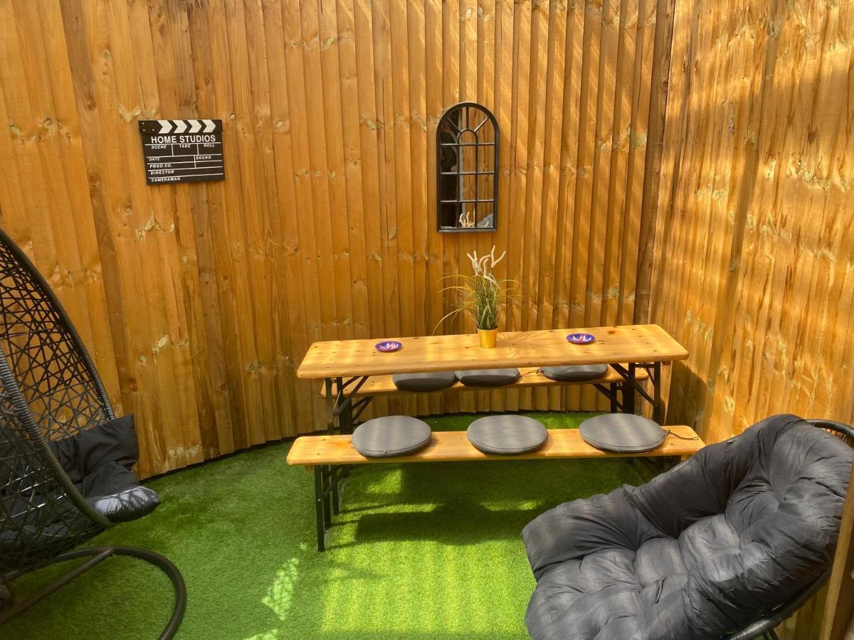 3 Double Bed Brittania Styled Central Home Near Lfc Sleeps 6 With Free Business Super Fast Fibre Broadband Liverpool Extérieur photo