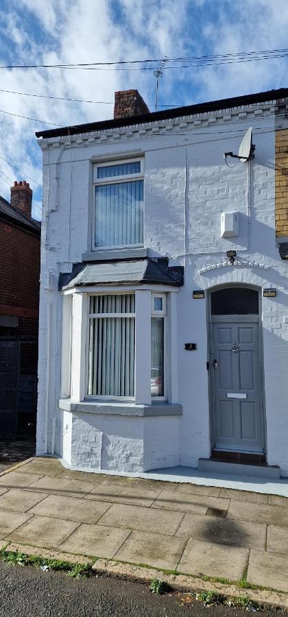 3 Double Bed Brittania Styled Central Home Near Lfc Sleeps 6 With Free Business Super Fast Fibre Broadband Liverpool Extérieur photo