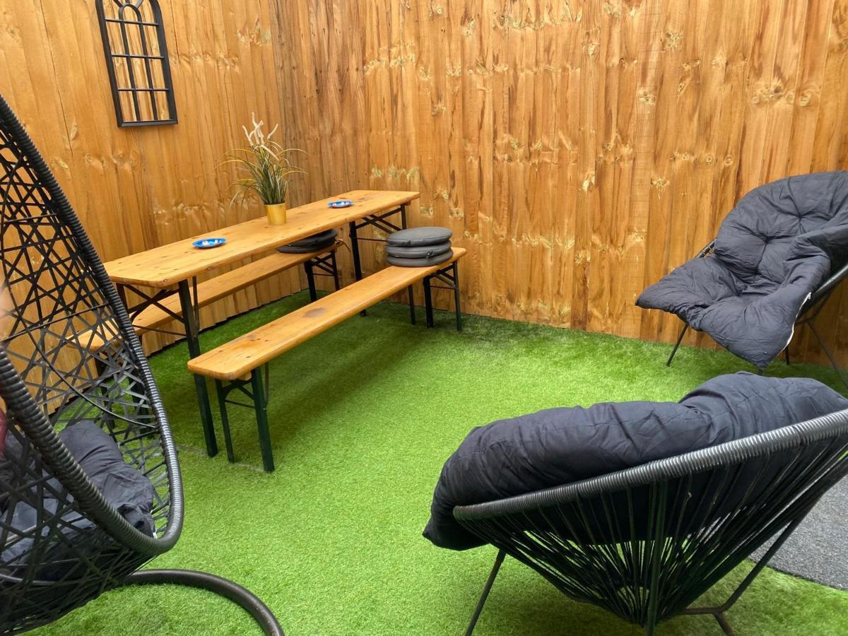 3 Double Bed Brittania Styled Central Home Near Lfc Sleeps 6 With Free Business Super Fast Fibre Broadband Liverpool Extérieur photo